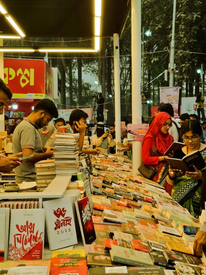 A crowded Book fair stall